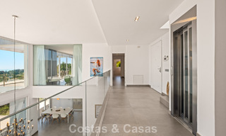 Villa de luxe contemporaine à l’architecture moderne épurée avec vues imprenables à vendre à Marbella Est 801182 