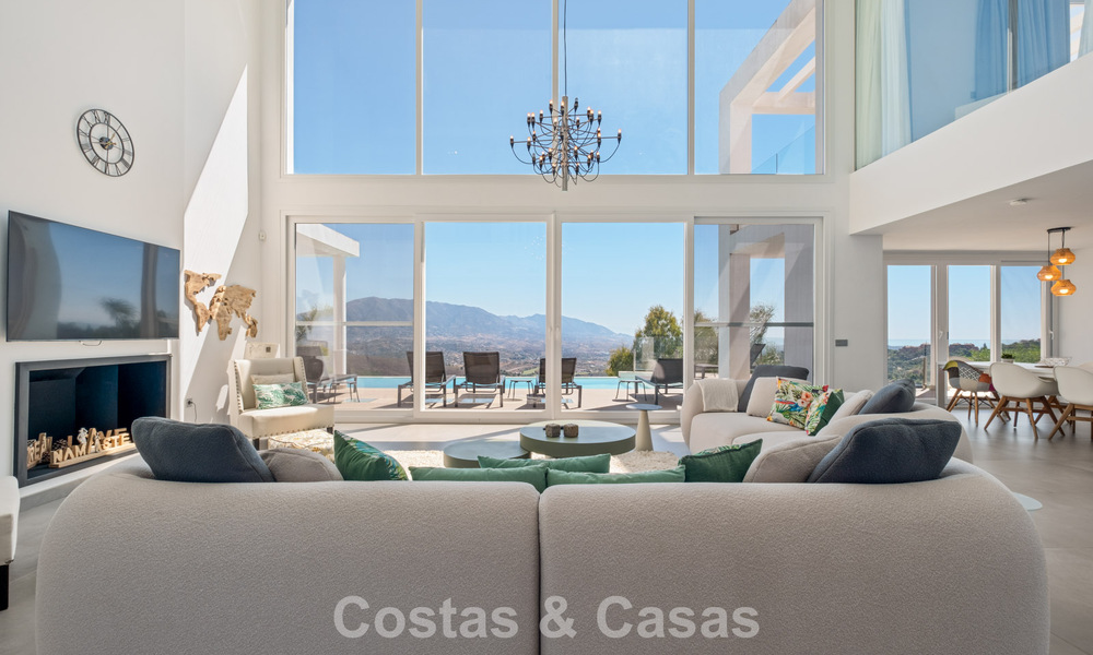 Villa de luxe contemporaine à l’architecture moderne épurée avec vues imprenables à vendre à Marbella Est 801186