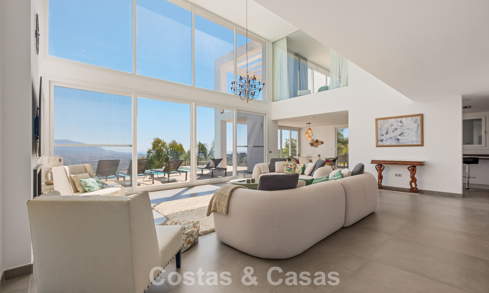 Villa de luxe contemporaine à l’architecture moderne épurée avec vues imprenables à vendre à Marbella Est 801188