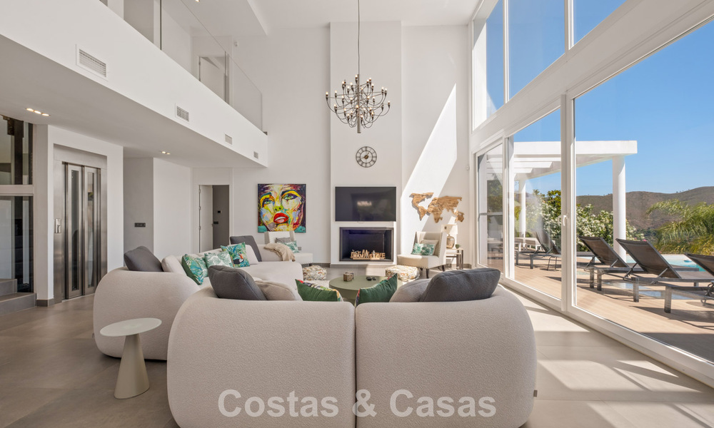 Villa de luxe contemporaine à l’architecture moderne épurée avec vues imprenables à vendre à Marbella Est 801189