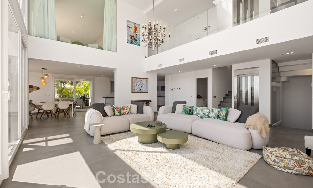 Villa de luxe contemporaine à l’architecture moderne épurée avec vues imprenables à vendre à Marbella Est 801191
