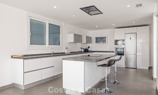Villa de luxe contemporaine à l’architecture moderne épurée avec vues imprenables à vendre à Marbella Est 801195 