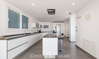 Villa de luxe contemporaine à l’architecture moderne épurée avec vues imprenables à vendre à Marbella Est 801196 