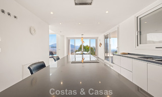 Villa de luxe contemporaine à l’architecture moderne épurée avec vues imprenables à vendre à Marbella Est 801198 