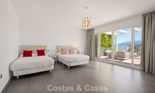 Villa de luxe contemporaine à l’architecture moderne épurée avec vues imprenables à vendre à Marbella Est 801200 