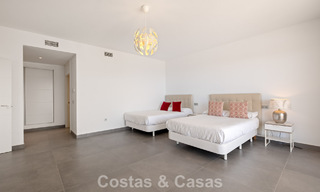 Villa de luxe contemporaine à l’architecture moderne épurée avec vues imprenables à vendre à Marbella Est 801201 