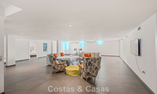 Villa de luxe contemporaine à l’architecture moderne épurée avec vues imprenables à vendre à Marbella Est 801204 