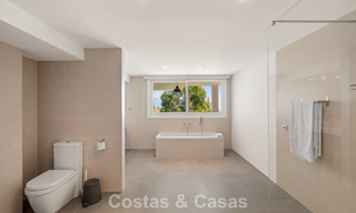Villa de luxe contemporaine à l’architecture moderne épurée avec vues imprenables à vendre à Marbella Est 801211 