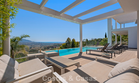 Villa de luxe contemporaine à l’architecture moderne épurée avec vues imprenables à vendre à Marbella Est 801222