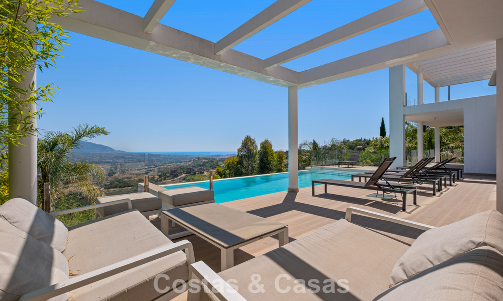 Villa de luxe contemporaine à l’architecture moderne épurée avec vues imprenables à vendre à Marbella Est 801222