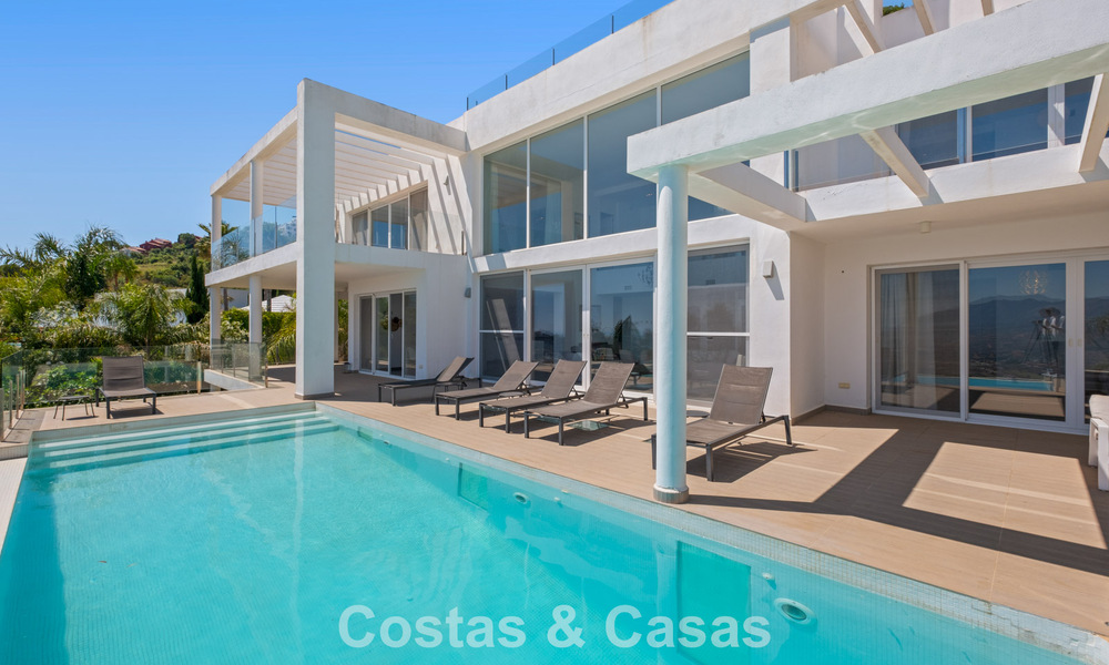 Villa de luxe contemporaine à l’architecture moderne épurée avec vues imprenables à vendre à Marbella Est 801227
