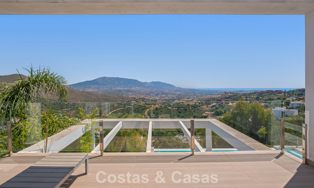Villa de luxe contemporaine à l’architecture moderne épurée avec vues imprenables à vendre à Marbella Est 801228