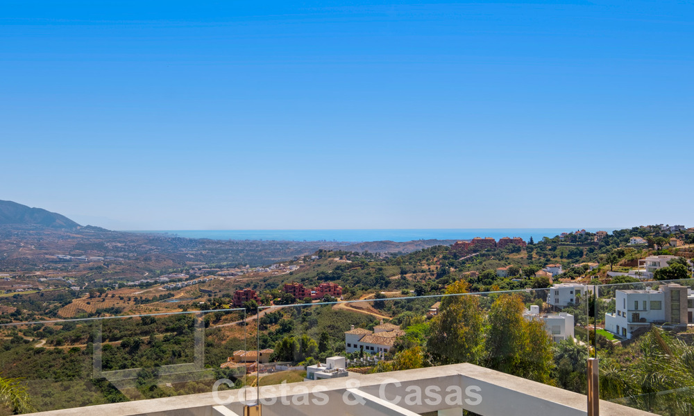 Villa de luxe contemporaine à l’architecture moderne épurée avec vues imprenables à vendre à Marbella Est 801230