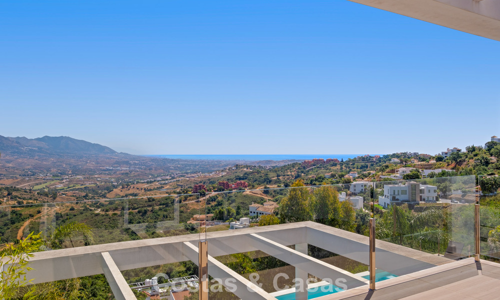 Villa de luxe contemporaine à l’architecture moderne épurée avec vues imprenables à vendre à Marbella Est 801231