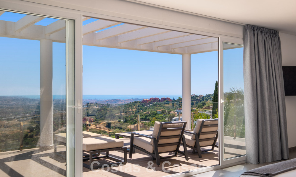 Villa de luxe contemporaine à l’architecture moderne épurée avec vues imprenables à vendre à Marbella Est 801234