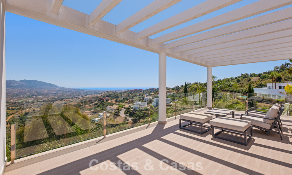 Villa de luxe contemporaine à l’architecture moderne épurée avec vues imprenables à vendre à Marbella Est 801237