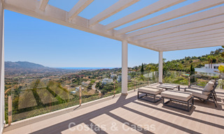 Villa de luxe contemporaine à l’architecture moderne épurée avec vues imprenables à vendre à Marbella Est 801237 