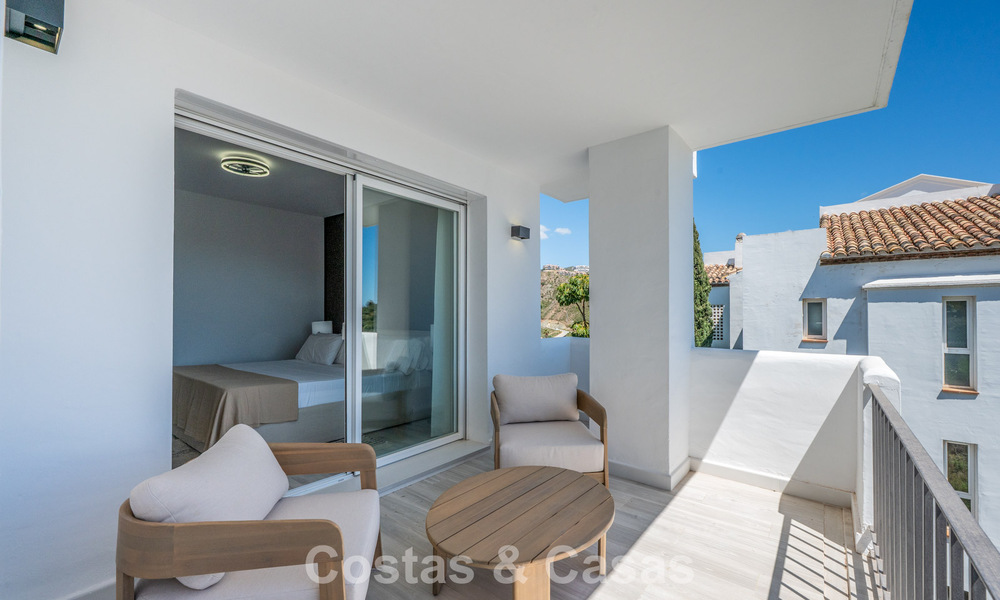Appartement lumineux, contemporain et rénové avec vue mer à vendre dans les collines de La Quinta, Marbella - Benahavís 801307
