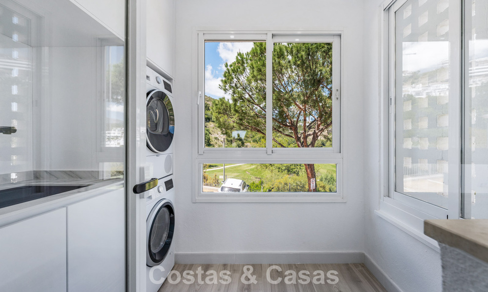 Appartement lumineux, contemporain et rénové avec vue mer à vendre dans les collines de La Quinta, Marbella - Benahavís 801315