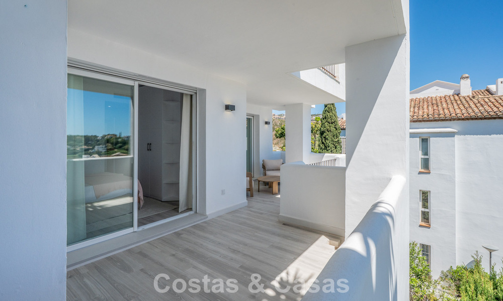 Appartement lumineux, contemporain et rénové avec vue mer à vendre dans les collines de La Quinta, Marbella - Benahavís 801325