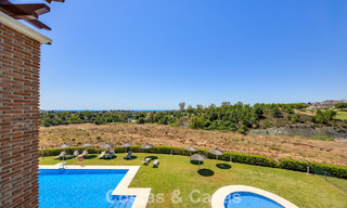 Superbe penthouse de 3 chambres à vendre avec vaste toit-terrasse dans un environnement golfique à Marbella - Benahavís 801335 
