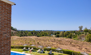 Superbe penthouse de 3 chambres à vendre avec vaste toit-terrasse dans un environnement golfique à Marbella - Benahavís 801338 
