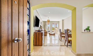 Superbe penthouse de 3 chambres à vendre avec vaste toit-terrasse dans un environnement golfique à Marbella - Benahavís 801344 