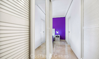 Superbe penthouse de 3 chambres à vendre avec vaste toit-terrasse dans un environnement golfique à Marbella - Benahavís 801346 