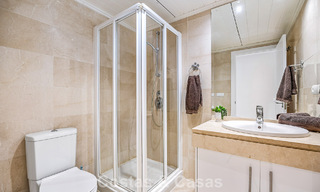 Superbe penthouse de 3 chambres à vendre avec vaste toit-terrasse dans un environnement golfique à Marbella - Benahavís 801347 