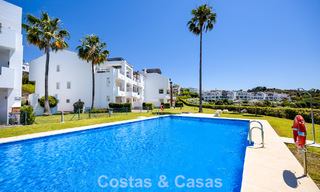Superbe penthouse de 3 chambres à vendre avec vaste toit-terrasse dans un environnement golfique à Marbella - Benahavís 801348 
