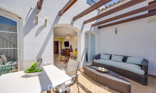 Superbe penthouse de 3 chambres à vendre avec vaste toit-terrasse dans un environnement golfique à Marbella - Benahavís 801355 
