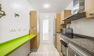 Superbe penthouse de 3 chambres à vendre avec vaste toit-terrasse dans un environnement golfique à Marbella - Benahavís 801359 