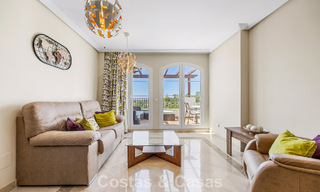 Superbe penthouse de 3 chambres à vendre avec vaste toit-terrasse dans un environnement golfique à Marbella - Benahavís 801361 