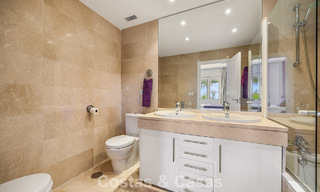 Superbe penthouse de 3 chambres à vendre avec vaste toit-terrasse dans un environnement golfique à Marbella - Benahavís 801363 