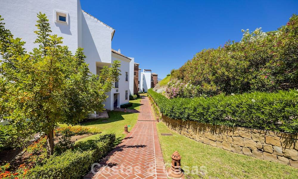 Superbe penthouse de 3 chambres à vendre avec vaste toit-terrasse dans un environnement golfique à Marbella - Benahavís 801366