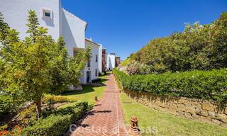 Superbe penthouse de 3 chambres à vendre avec vaste toit-terrasse dans un environnement golfique à Marbella - Benahavís 801366 