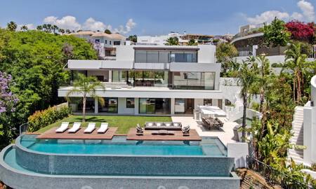 Villa moderne de luxe, prête à emménager, à vendre avec vue à La Quinta, une urbanisation de golf à Marbella - Benahavís 801072