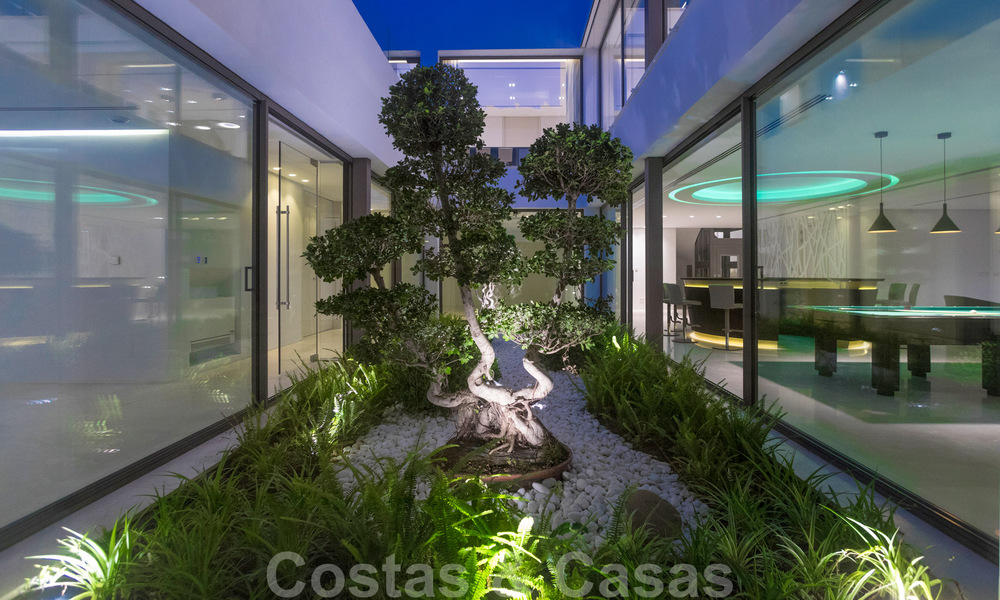 Villa moderne de luxe, prête à emménager, à vendre avec vue à La Quinta, une urbanisation de golf à Marbella - Benahavís 801075