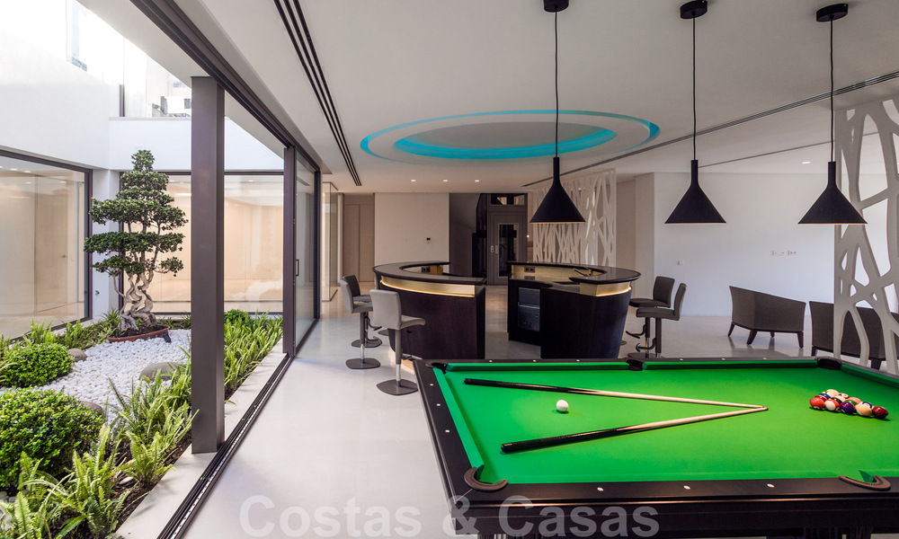 Villa moderne de luxe, prête à emménager, à vendre avec vue à La Quinta, une urbanisation de golf à Marbella - Benahavís 801077