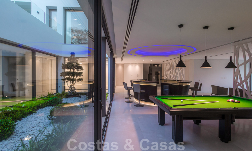 Villa moderne de luxe, prête à emménager, à vendre avec vue à La Quinta, une urbanisation de golf à Marbella - Benahavís 801081