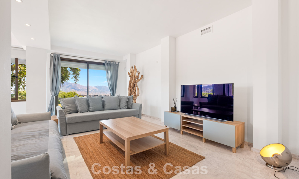 Spacieux appartement avec immense jardin privé et vues panoramiques à vendre à l’est de Marbella 801412