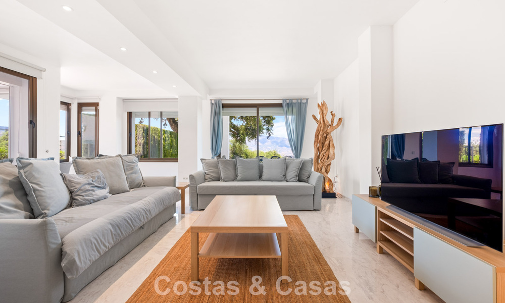 Spacieux appartement avec immense jardin privé et vues panoramiques à vendre à l’est de Marbella 801413