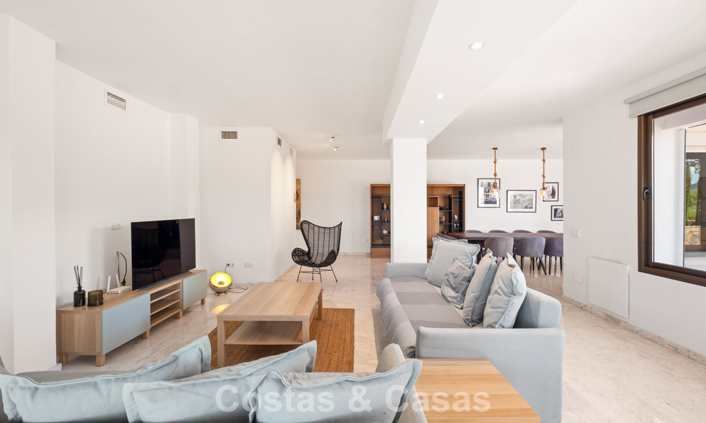 Spacieux appartement avec immense jardin privé et vues panoramiques à vendre à l’est de Marbella 801414