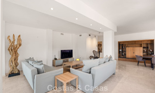 Spacieux appartement avec immense jardin privé et vues panoramiques à vendre à l’est de Marbella 801415 