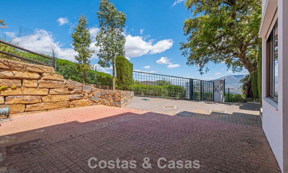 Spacieux appartement avec immense jardin privé et vues panoramiques à vendre à l’est de Marbella 801423