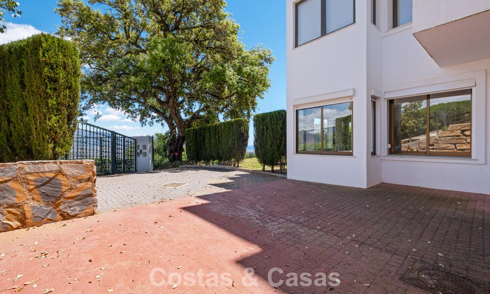 Spacieux appartement avec immense jardin privé et vues panoramiques à vendre à l’est de Marbella 801424