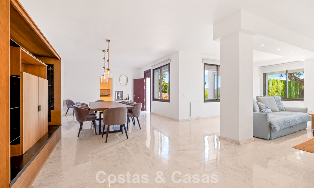 Spacieux appartement avec immense jardin privé et vues panoramiques à vendre à l’est de Marbella 801427