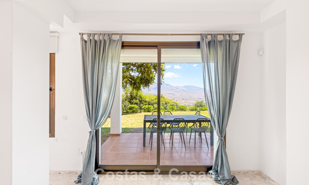 Spacieux appartement avec immense jardin privé et vues panoramiques à vendre à l’est de Marbella 801431