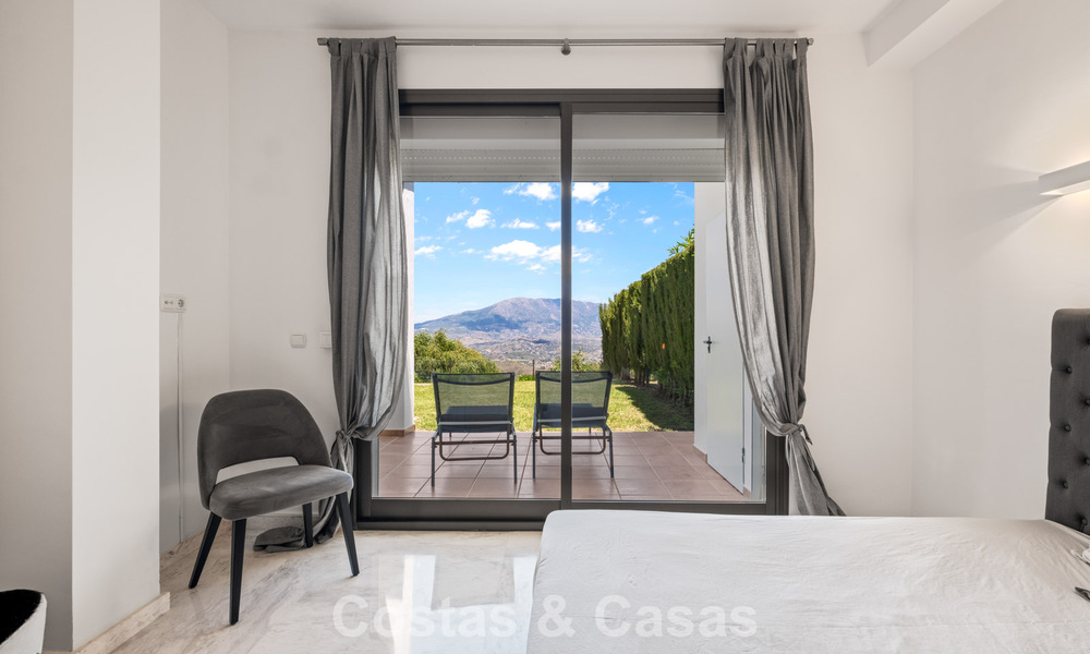 Spacieux appartement avec immense jardin privé et vues panoramiques à vendre à l’est de Marbella 801443