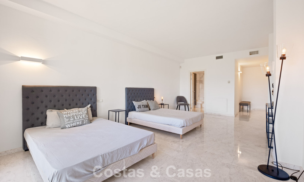 Spacieux appartement avec immense jardin privé et vues panoramiques à vendre à l’est de Marbella 801444